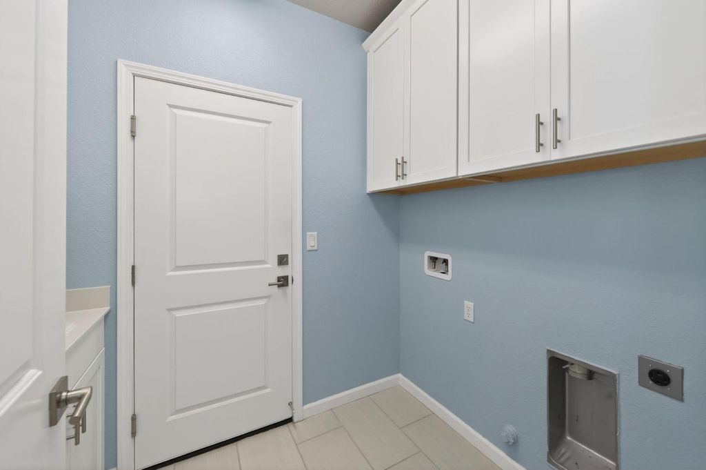 Image 18 of property listing at 2431 Creekview Drive, Merced, CA 95340