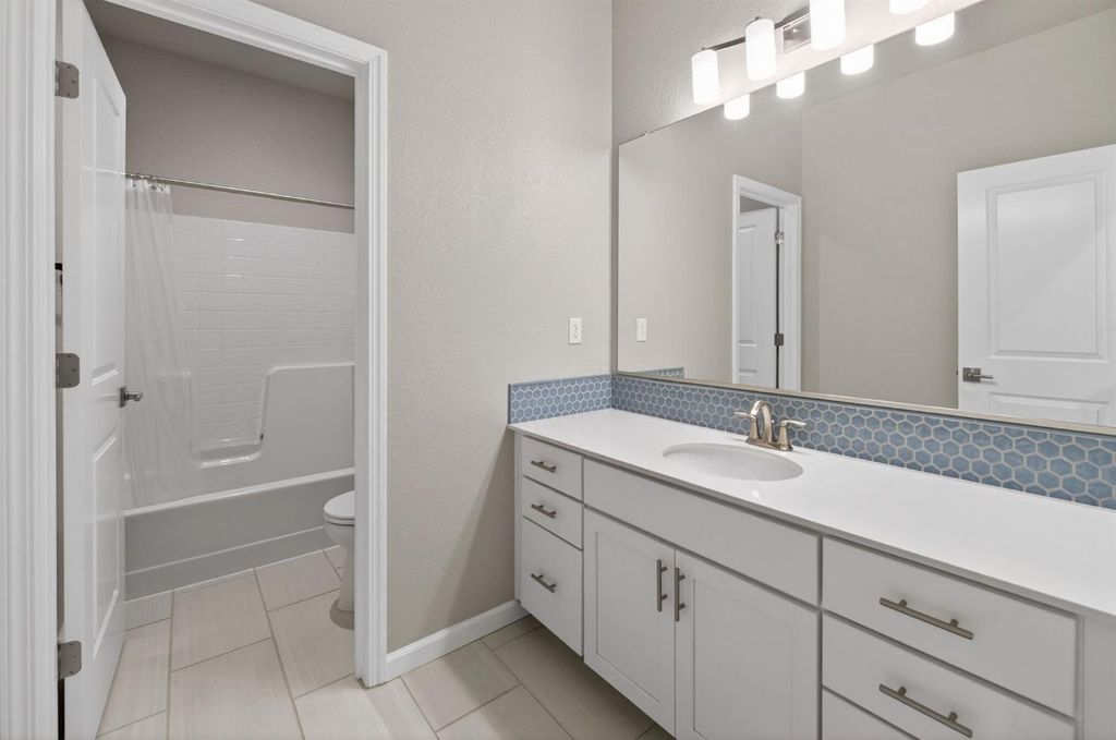 Image 21 of property listing at 2431 Creekview Drive, Merced, CA 95340