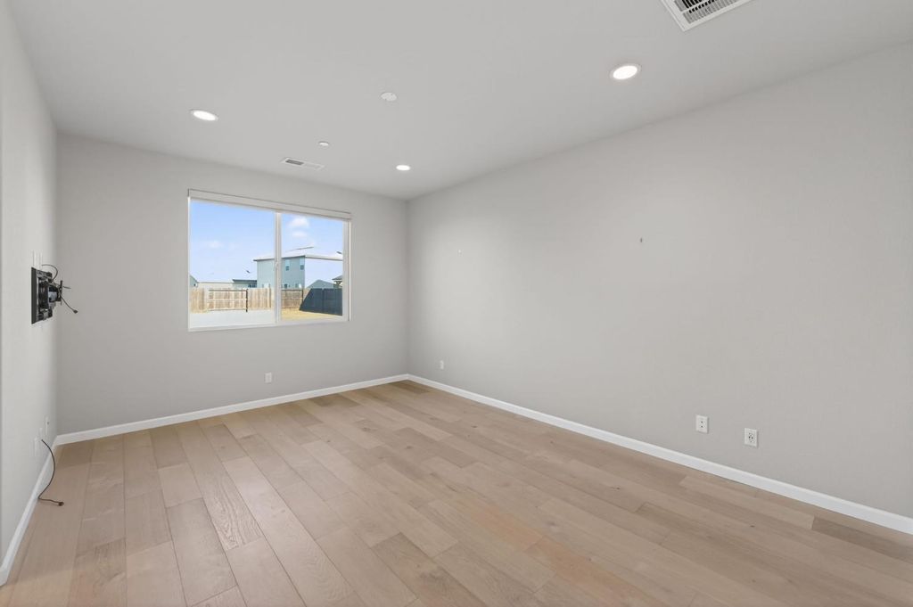 Image 27 of property listing at 2431 Creekview Drive, Merced, CA 95340