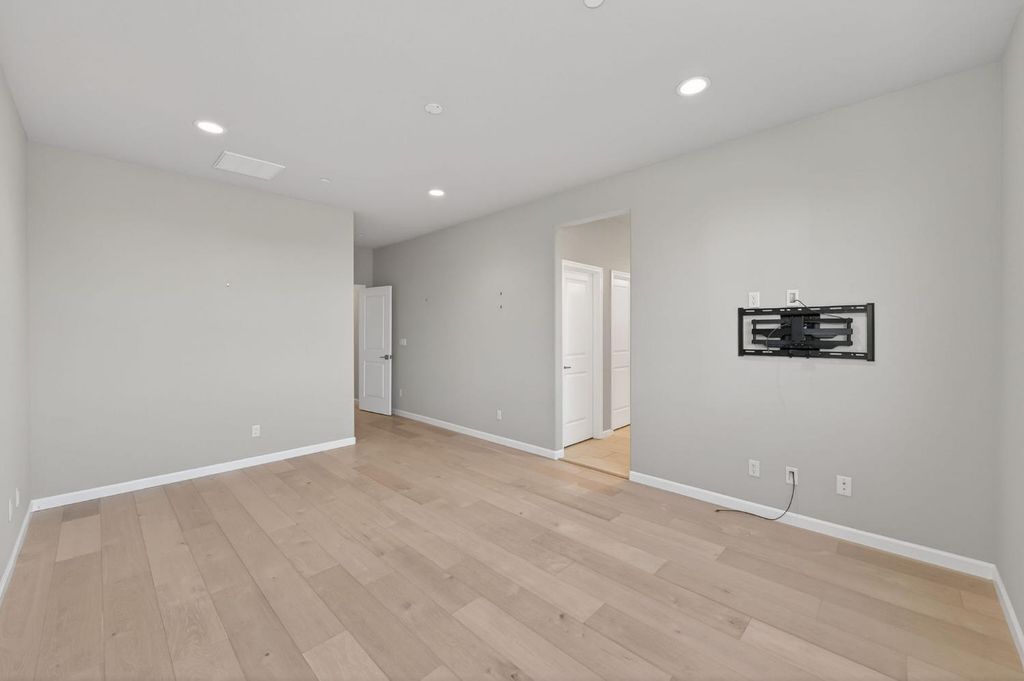 Image 28 of property listing at 2431 Creekview Drive, Merced, CA 95340