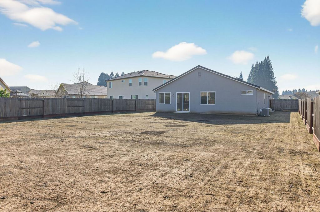 Image 35 of property listing at 2431 Creekview Drive, Merced, CA 95340