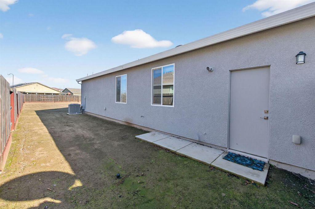 Image 37 of property listing at 2431 Creekview Drive, Merced, CA 95340