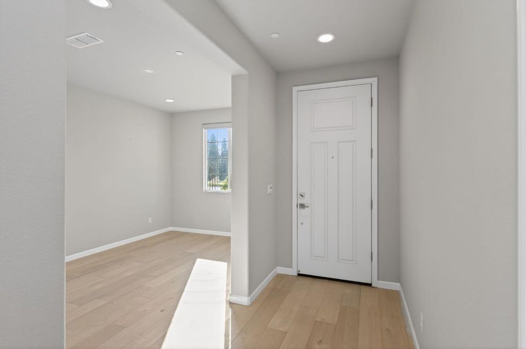 Image 4 of property listing at 2431 Creekview Drive, Merced, CA 95340