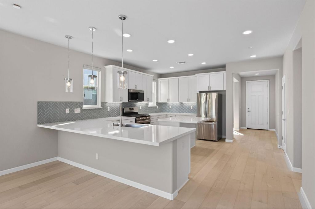 Image 8 of property listing at 2431 Creekview Drive, Merced, CA 95340