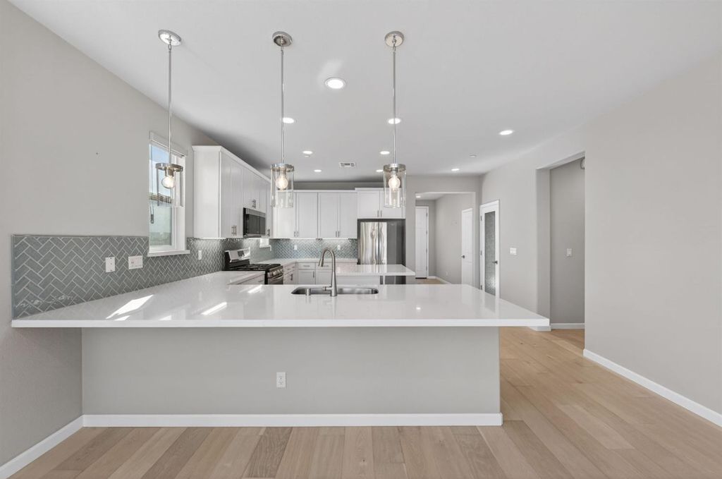 Image 9 of property listing at 2431 Creekview Drive, Merced, CA 95340