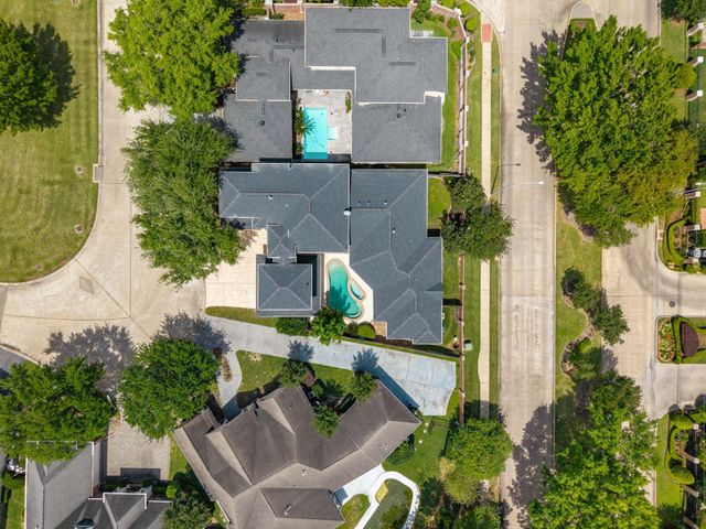 70 Blooming Grove Lane, Houston, TX 77077