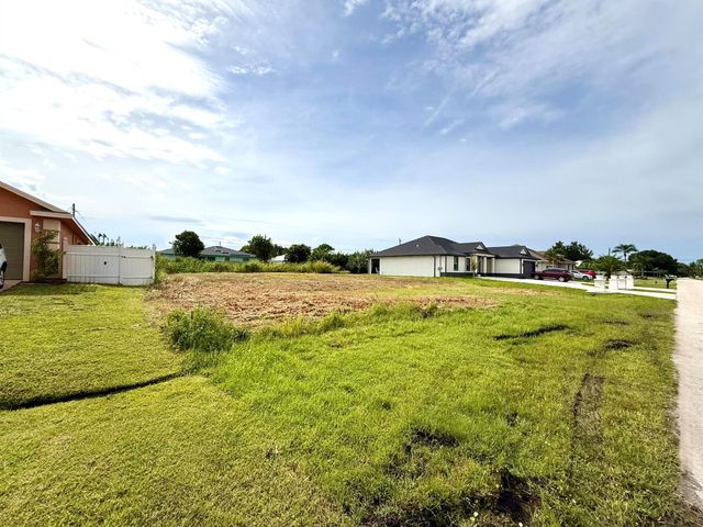 1867 SW Hickock Terrace, Port St Lucie, FL 34953