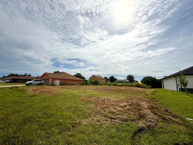 1867 SW Hickock Terrace, Port St Lucie, FL 34953
