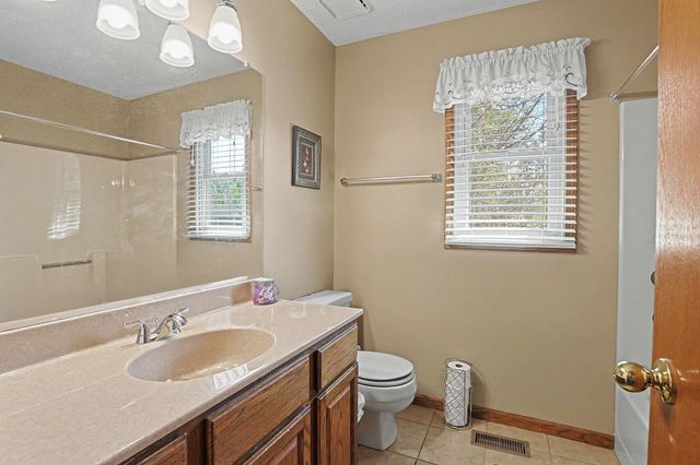 1129 N Manchester Ct, Wichita, KS 67212
