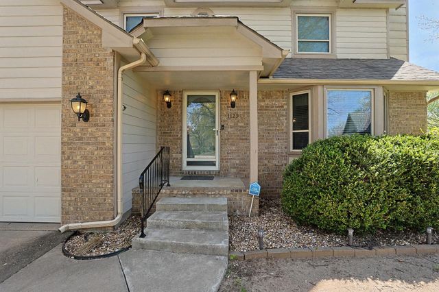 1129 N Manchester Ct, Wichita, KS 67212
