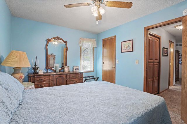 1129 N Manchester Ct, Wichita, KS 67212