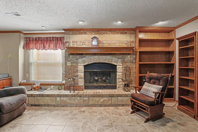 1129 N Manchester Ct, Wichita, KS 67212