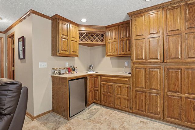 1129 N Manchester Ct, Wichita, KS 67212
