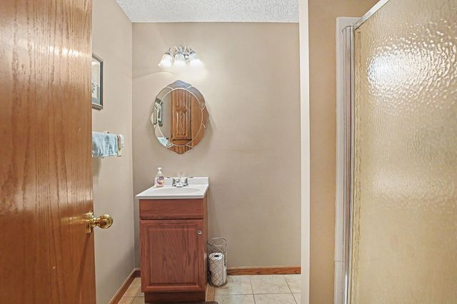 1129 N Manchester Ct, Wichita, KS 67212