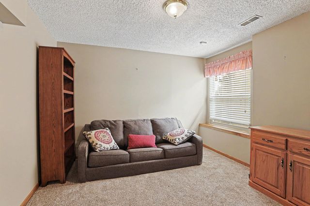1129 N Manchester Ct, Wichita, KS 67212