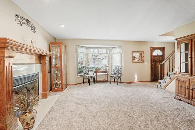 1129 N Manchester Ct, Wichita, KS 67212