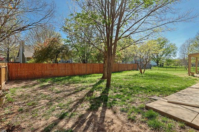 1129 N Manchester Ct, Wichita, KS 67212