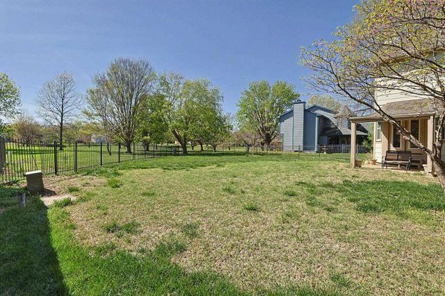 1129 N Manchester Ct, Wichita, KS 67212