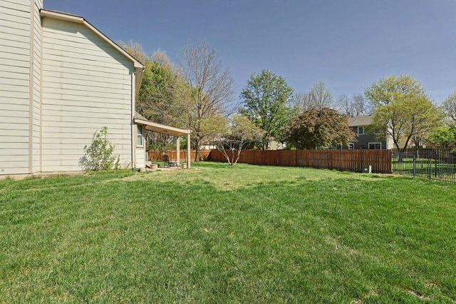 1129 N Manchester Ct, Wichita, KS 67212