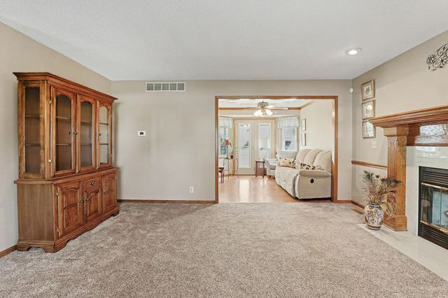 1129 N Manchester Ct, Wichita, KS 67212