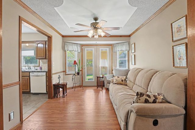 1129 N Manchester Ct, Wichita, KS 67212