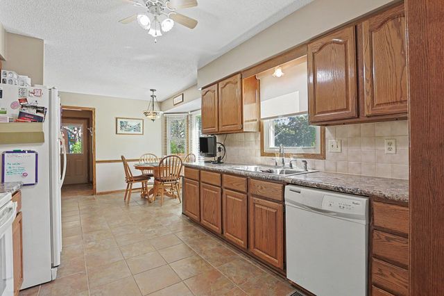 1129 N Manchester Ct, Wichita, KS 67212