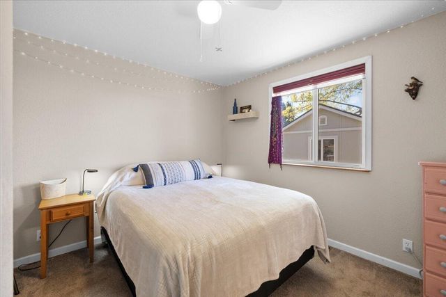 1459 SW Silver Maple Way, Grants Pass, OR 97526