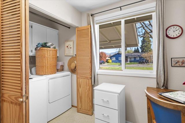 1459 SW Silver Maple Way, Grants Pass, OR 97526