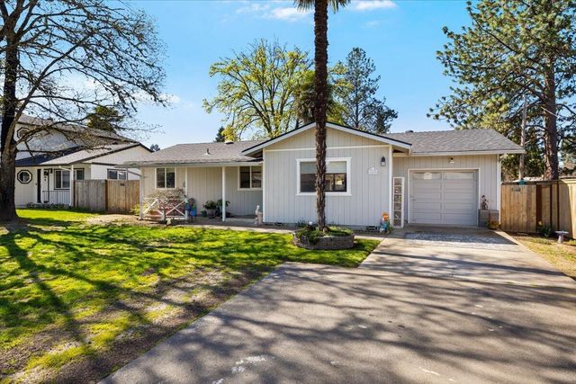 1459 SW Silver Maple Way, Grants Pass, OR 97526