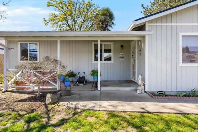 1459 SW Silver Maple Way, Grants Pass, OR 97526