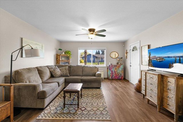 1459 SW Silver Maple Way, Grants Pass, OR 97526