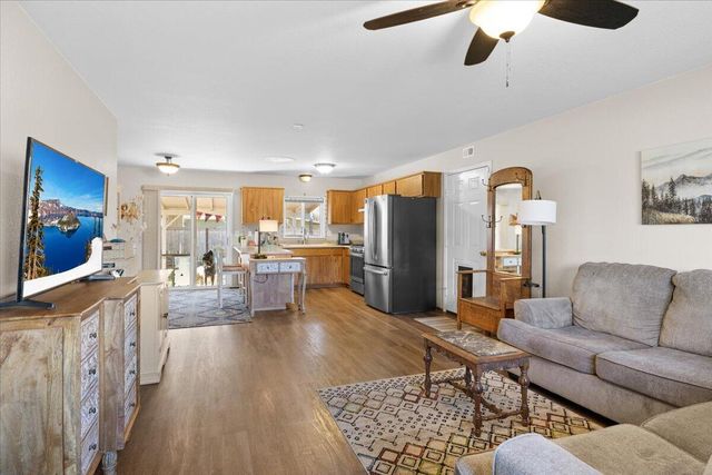 1459 SW Silver Maple Way, Grants Pass, OR 97526