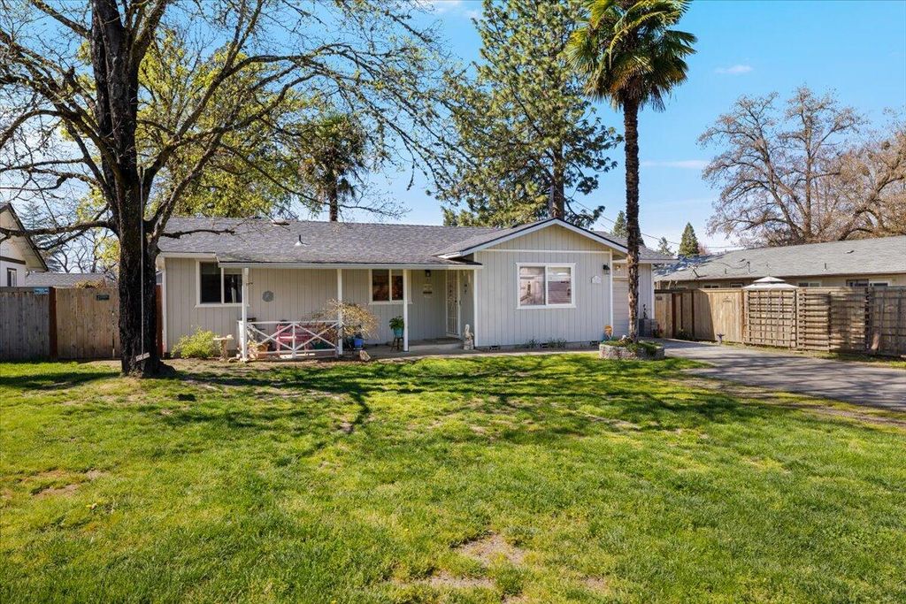 1459 SW Silver Maple Way, Grants Pass, OR 97526