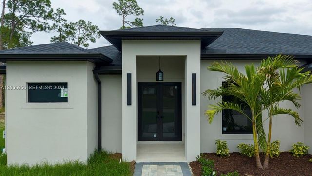 814 Calyton Avenue, Lehigh Acres, FL 33972