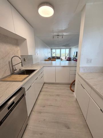 6 Royal Palm Way 605, Boca Raton, FL 33432
