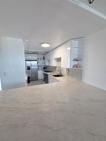 6 Royal Palm Way 605, Boca Raton, FL 33432