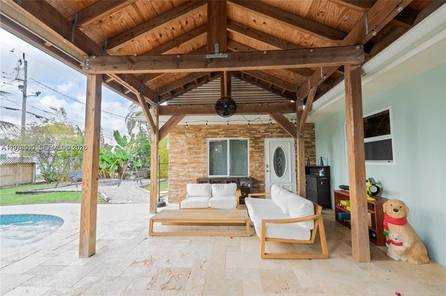 1304 N 40th Avenue, Hollywood, FL 33021