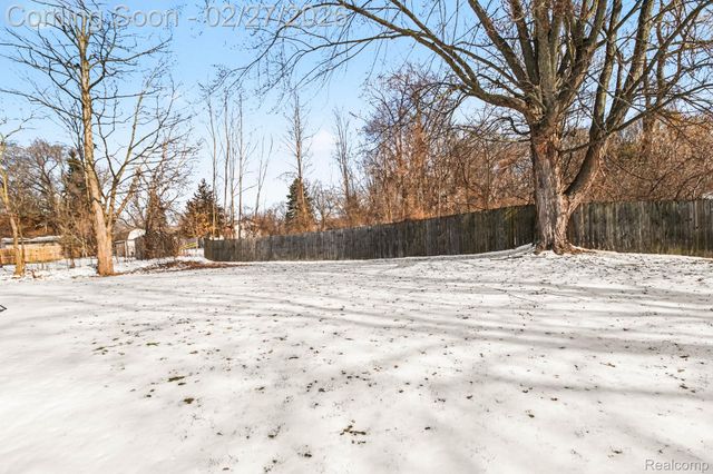2420 Jones Road, Waterford Charter Township, MI 48327