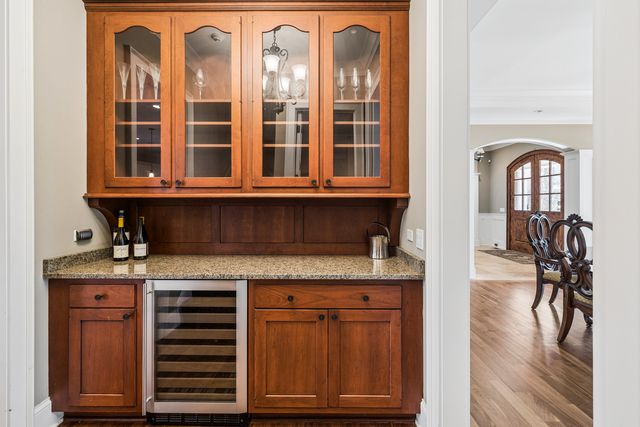 1300 ABINGTON CAMBS Drive, Lake Forest, IL 60045