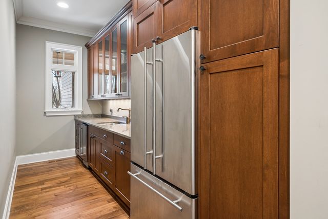 1300 ABINGTON CAMBS Drive, Lake Forest, IL 60045
