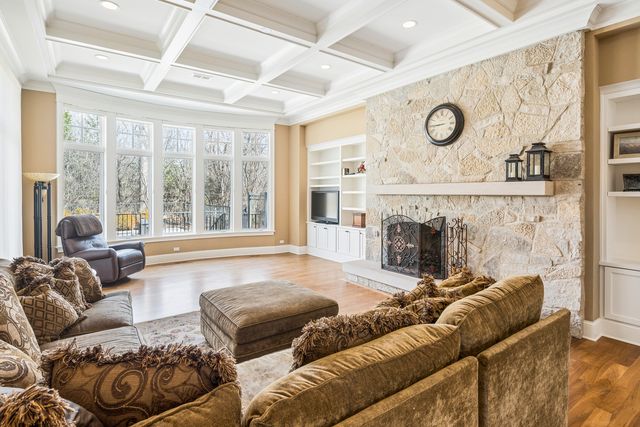 1300 ABINGTON CAMBS Drive, Lake Forest, IL 60045