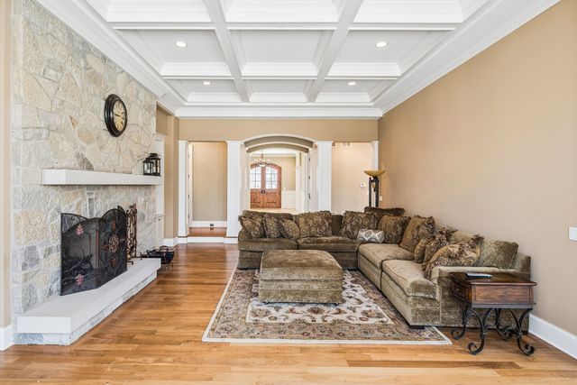 1300 ABINGTON CAMBS Drive, Lake Forest, IL 60045