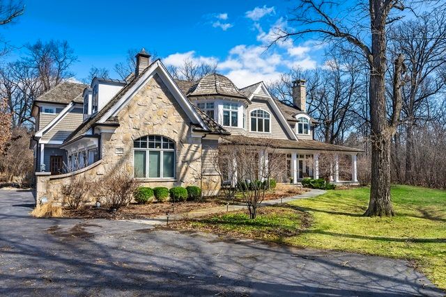 1300 ABINGTON CAMBS Drive, Lake Forest, IL 60045