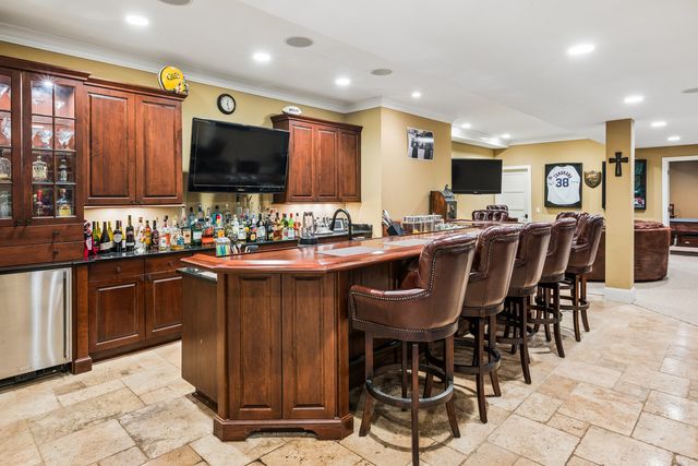 1300 ABINGTON CAMBS Drive, Lake Forest, IL 60045