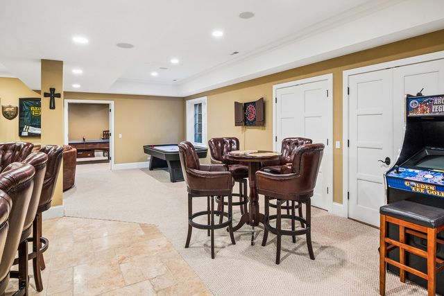 1300 ABINGTON CAMBS Drive, Lake Forest, IL 60045