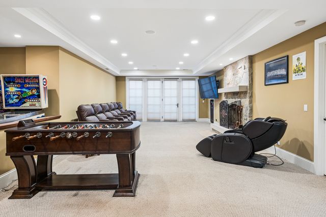 1300 ABINGTON CAMBS Drive, Lake Forest, IL 60045