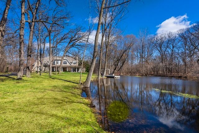 1300 ABINGTON CAMBS Drive, Lake Forest, IL 60045