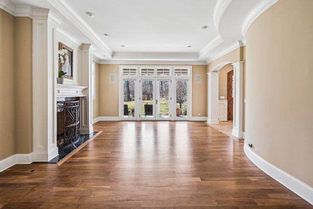 1300 ABINGTON CAMBS Drive, Lake Forest, IL 60045