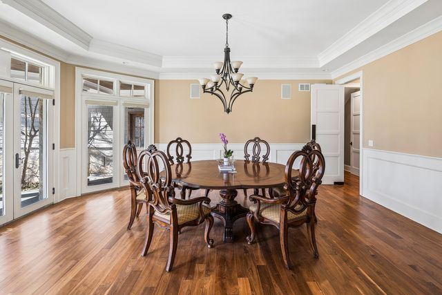 1300 ABINGTON CAMBS Drive, Lake Forest, IL 60045
