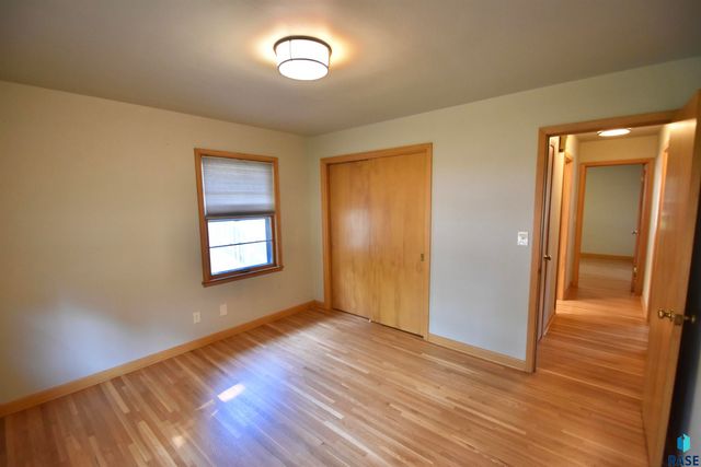 1404 S Glendale Ave Avenue, Sioux Falls, SD 57105